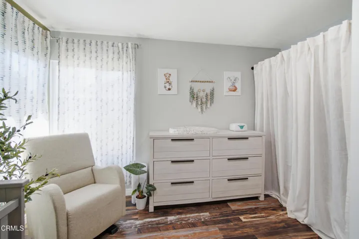 35_bedroom