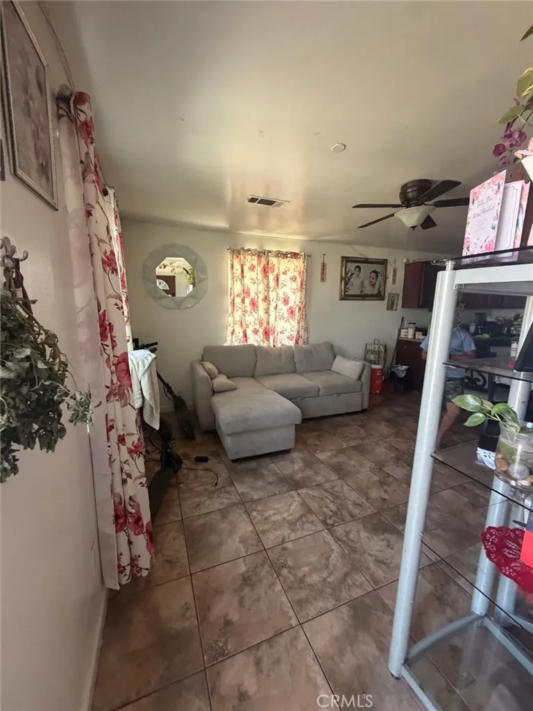 318 S Owens, Bakersfield, California 93307 — photo 4