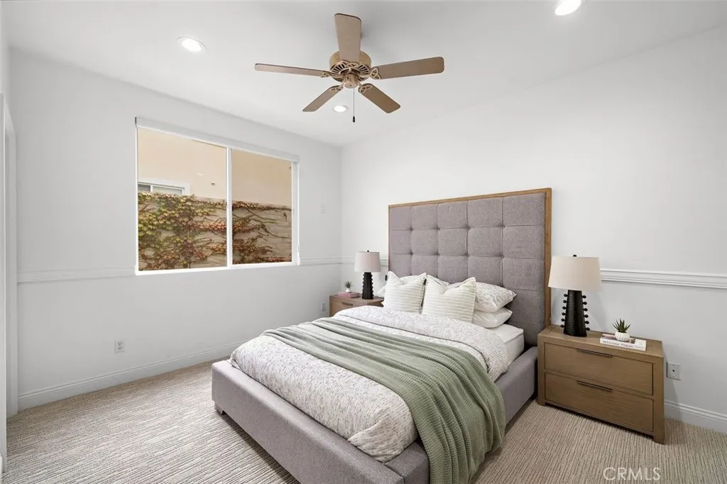 Main floor bedroom En-Suite perfect for guest.