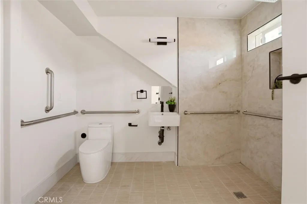 Accessible bathroom in unit B