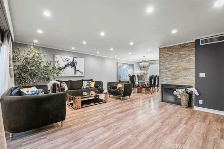 7764 Via Capri, Burbank, California 91504 — photo 5