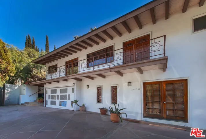 2430 Coldwater Canyon Drive, Beverly Hills, California 90210 — photo 4