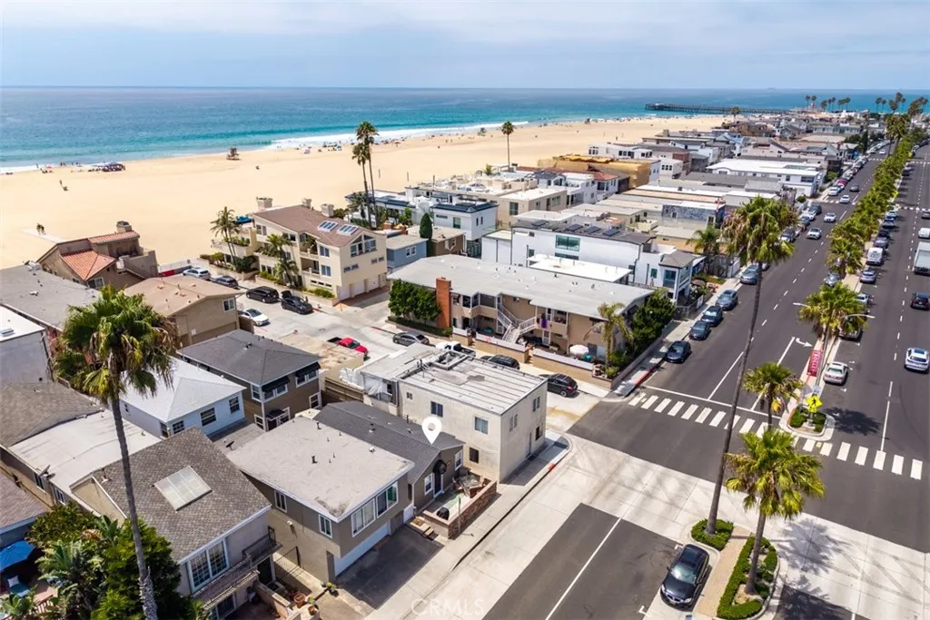 1527 W Balboa