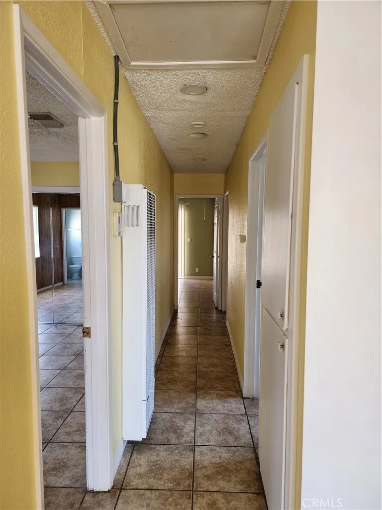 2020 Yosemite, Barstow, California 92311 — photo 5