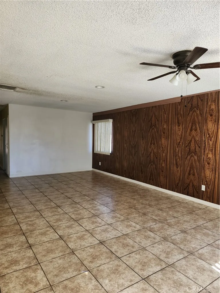 2020 Yosemite, Barstow, California 92311 — photo 4
