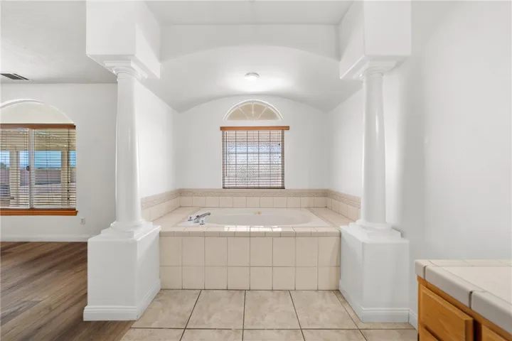 Primary soaking tub