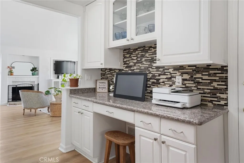 Built In Office/Desk Space