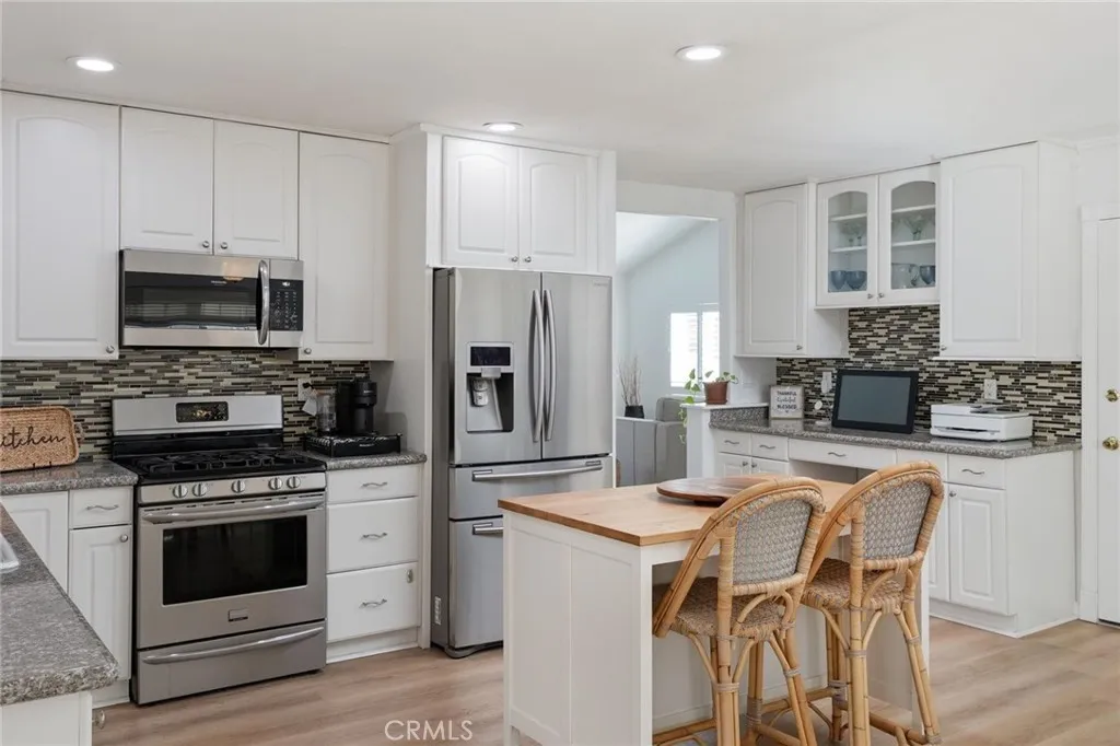 Kitchen & Bar Counter