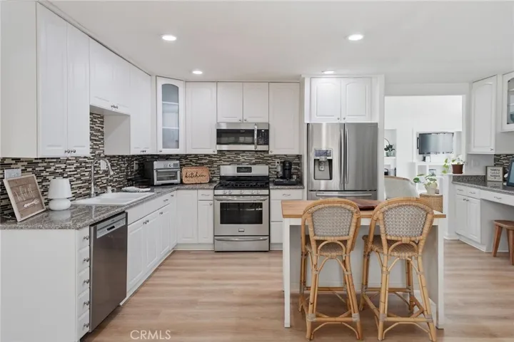 Kitchen with Granite & Stainless Steel Appliances