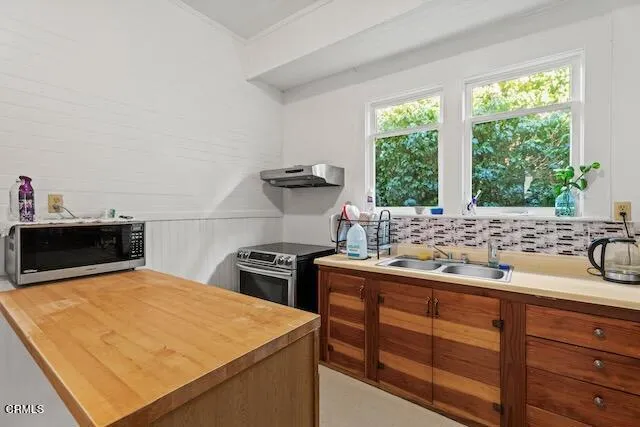 MAIN HOUSE KITCHEN