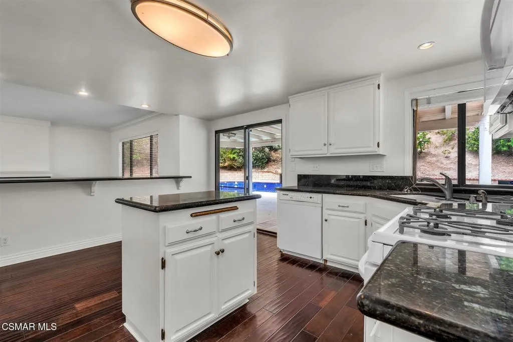 10 - Kitchen- 10 - Kitchen-