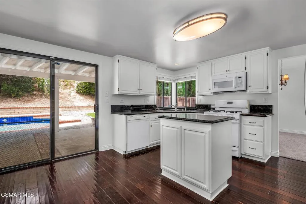 9 - Kitchen- 9 - Kitchen-