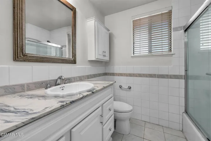 20 - Bathroom-