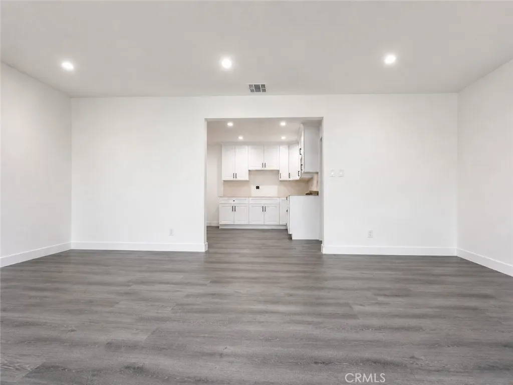 7918 Hazeltine Avenue, Panorama City, California 91402 — photo 4
