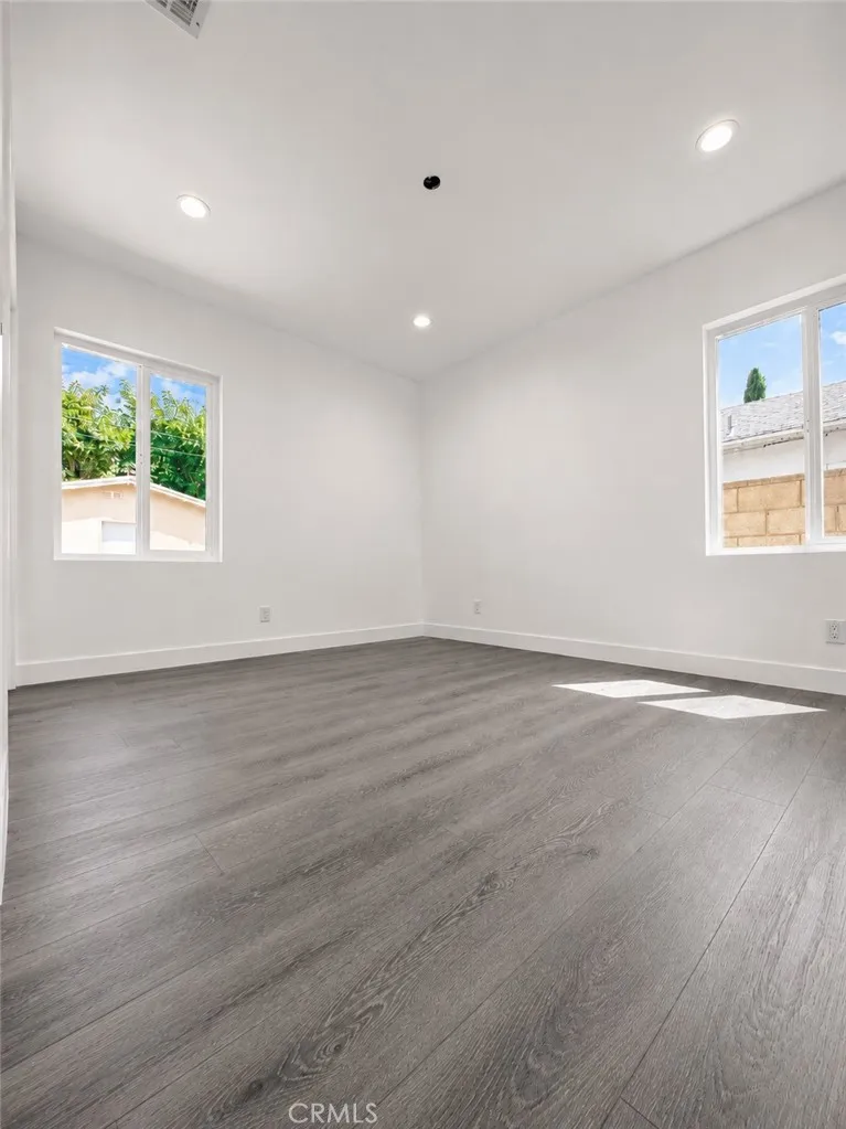7918 Hazeltine Avenue, Panorama City, California 91402 — photo 5