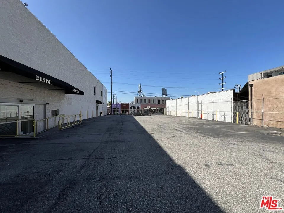 5625 Melrose Avenue, Los Angeles, California 90038 — photo 4