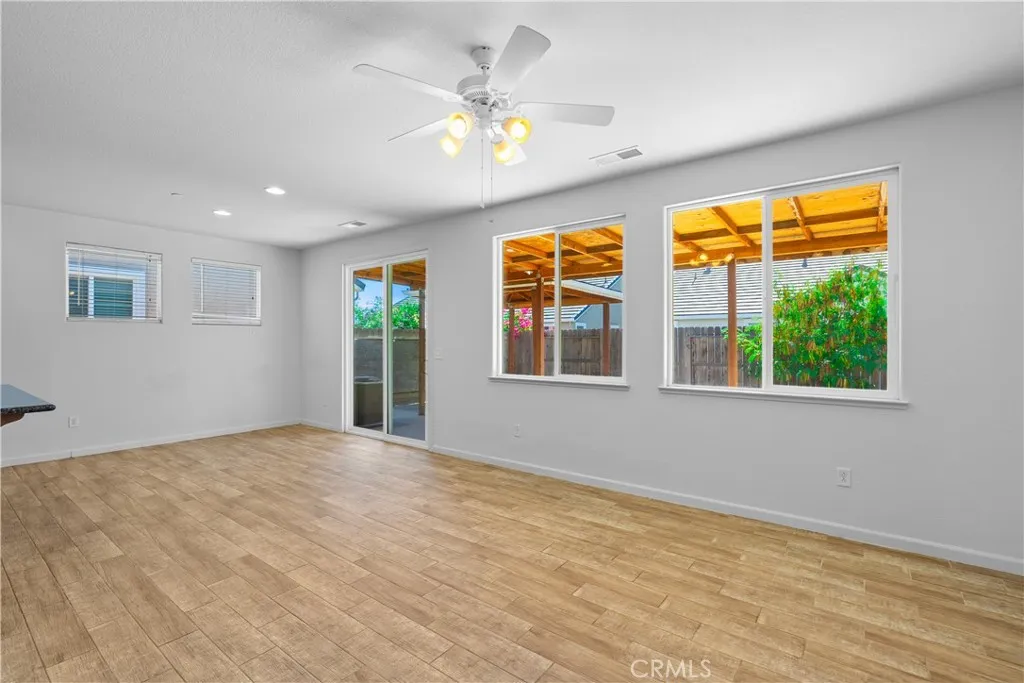 Living/dining combo
