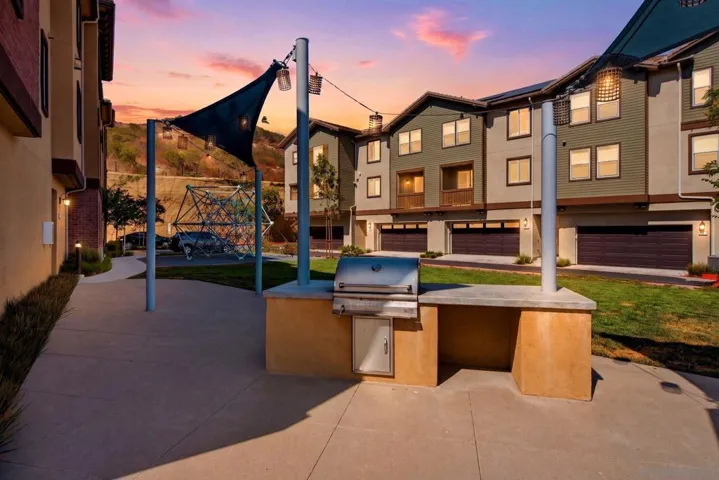https://zimg.paragon.ice.com/ParagonImages/Property/PA/SDMLS/-531219/1/3072/2304/8e93649d15ca981ee1c83de026d8e3a2/3/f629798d3d8937a69b8ef96e92b0e09c/-531219-458d4a33-e2ca-48be-81aa-8e58bee5d821.JPG