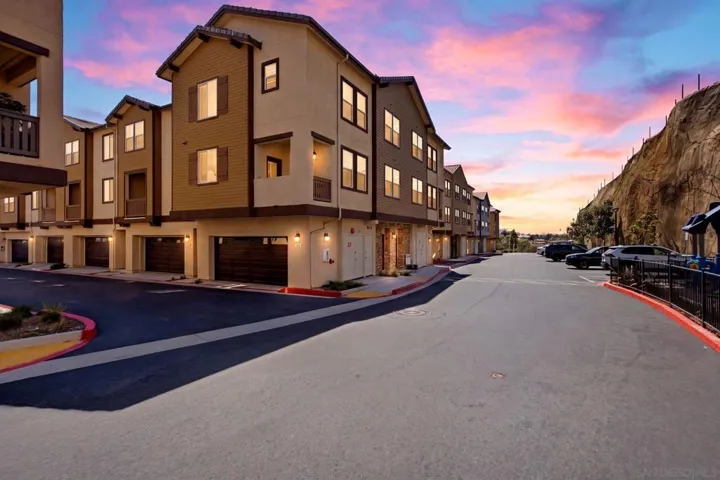 https://zimg.paragon.ice.com/ParagonImages/Property/PA/SDMLS/-531219/3/3072/2304/3510640ff3e90781ea4606926c579582/3/f629798d3d8937a69b8ef96e92b0e09c/-531219-5df0ebe2-e40b-496d-8878-e4cd4d900df3.JPG