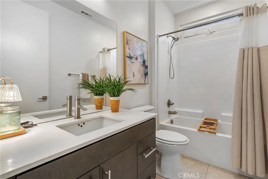 Level 3 full bathroom