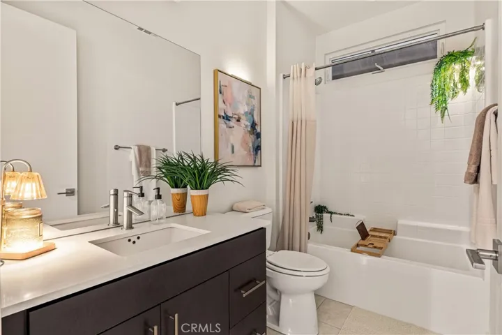 Twilight/Evening Guest Bathroom Serene Soaking Tub