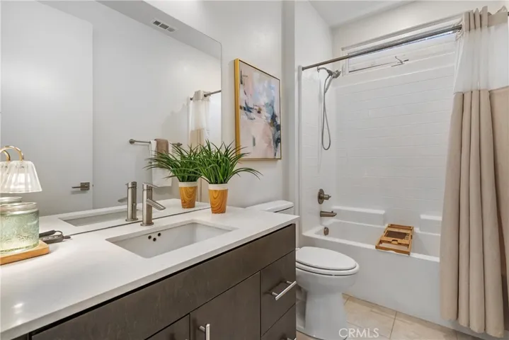Level 3 full bathroom
