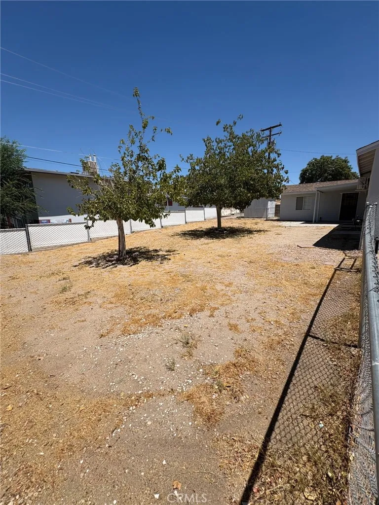 435 S 1st, Barstow, California 92311 — photo 4