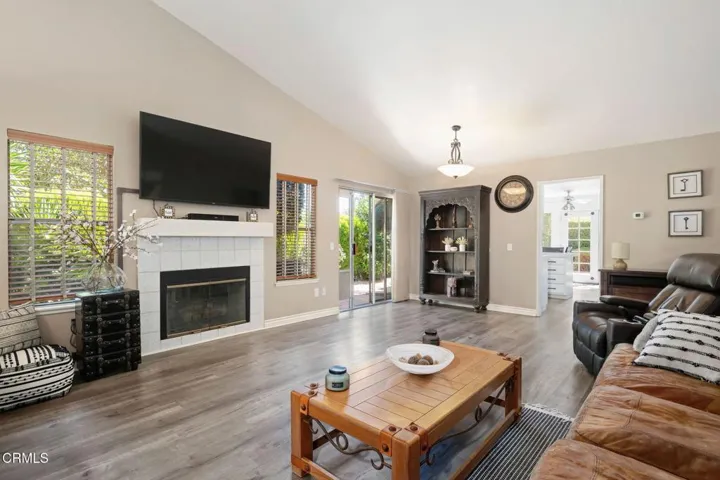 06-Living Room