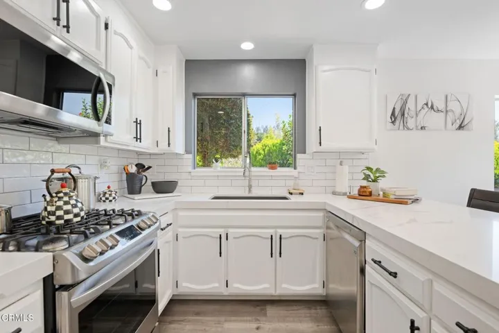 10-Kitchen