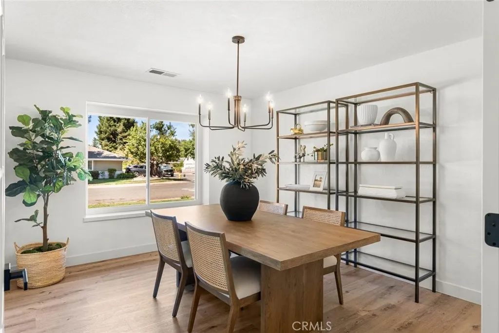 Large dining area - perfect for entertaining!
