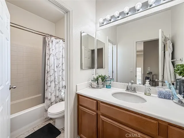 Upstairs hall bath