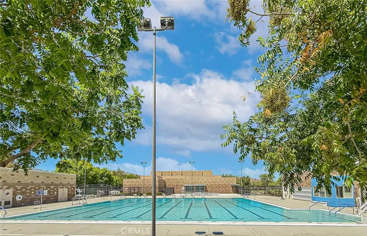Public pool within walking distance
