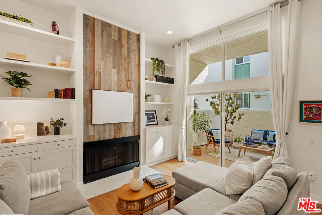4914 1/2 Mcconnell Ave