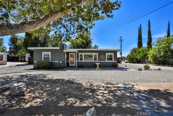 Mid Century Charmer!