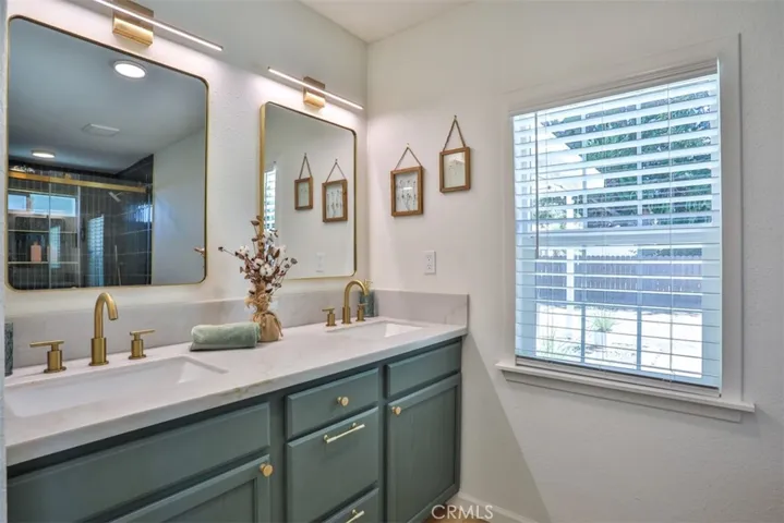 Double Vanity sinks