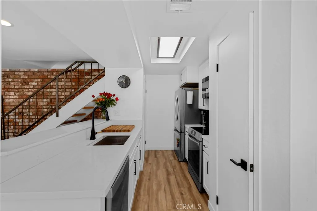 Quartz Countertops, farmhouse sink