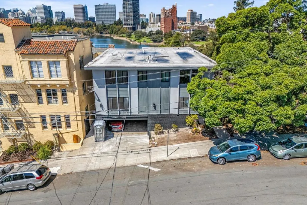 449 Merritt Ave