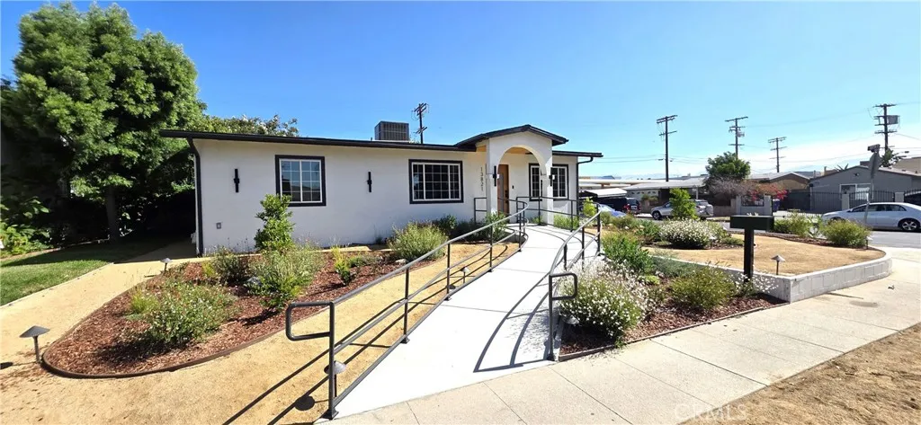 Front entrance with Ramp Front entrance with Ramp