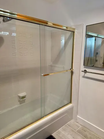 Tub on Guest bathroom