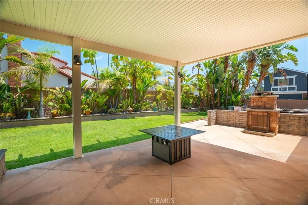 Covered outdoor living area