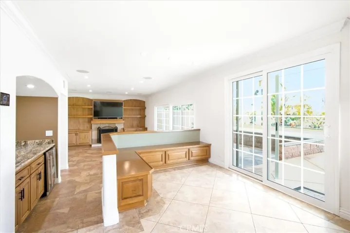 Open Kitchen and dining area