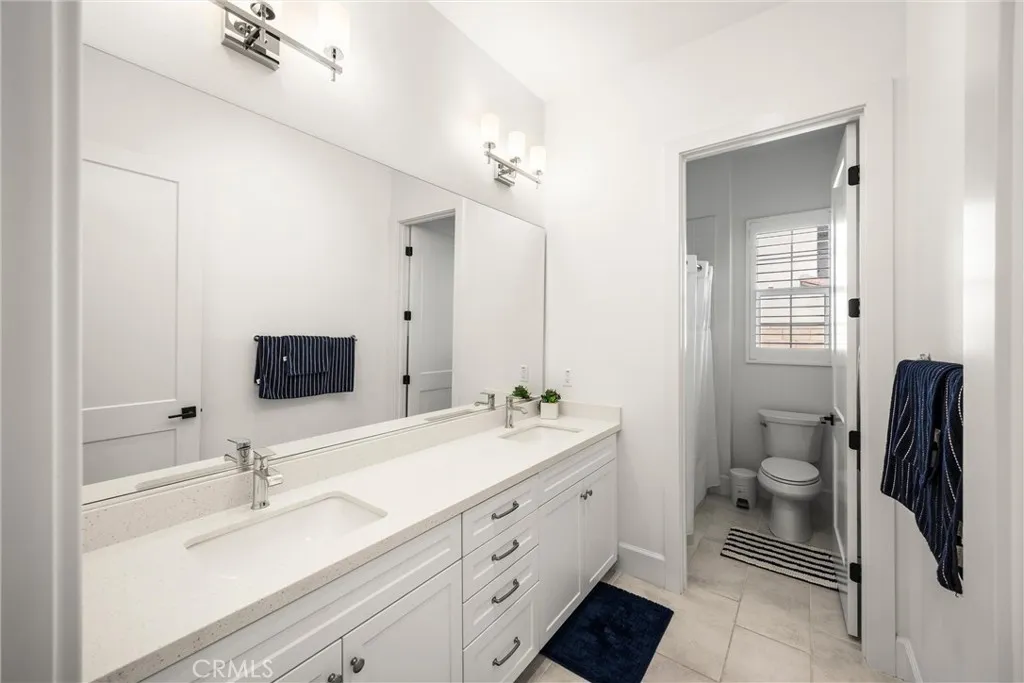 Hallway full bathroom