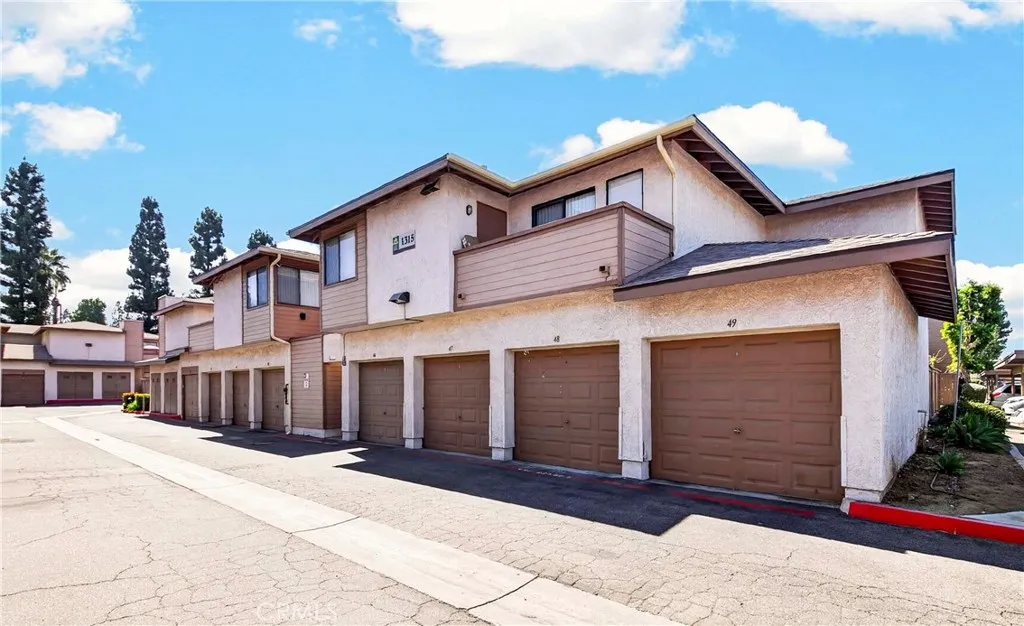 Detached garage