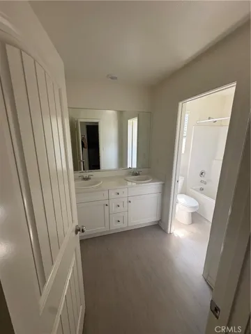 Master full bathroom