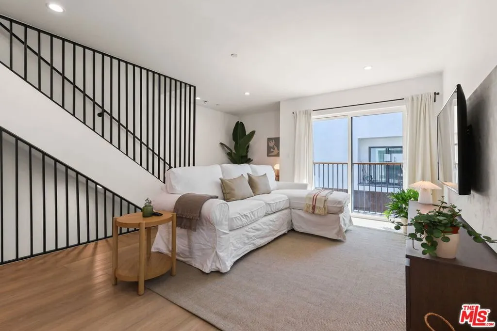 621 1/2 N Mariposa Avenue, Los Angeles, California 90004 — photo 5