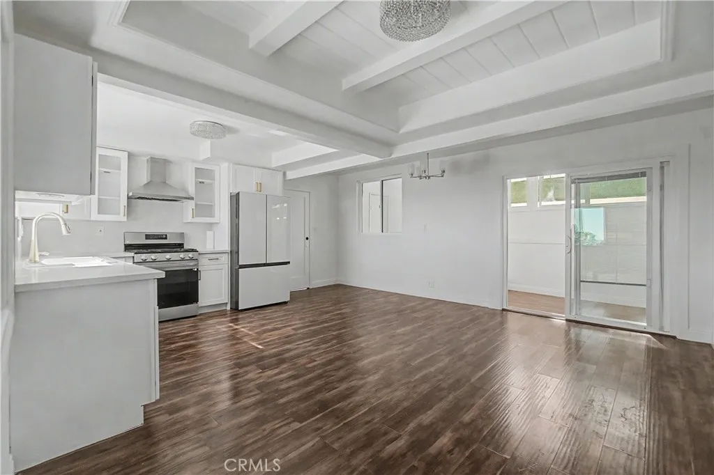 Upgraded kitchen and Family room combo