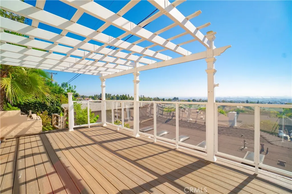 Rear yard viewing deck
