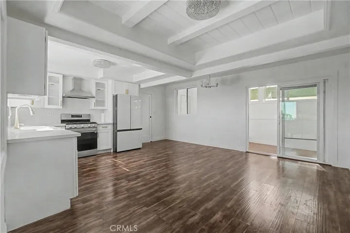 Upgraded kitchen and Family room combo