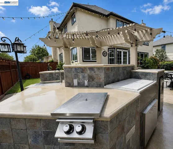 Outdoor kitchen