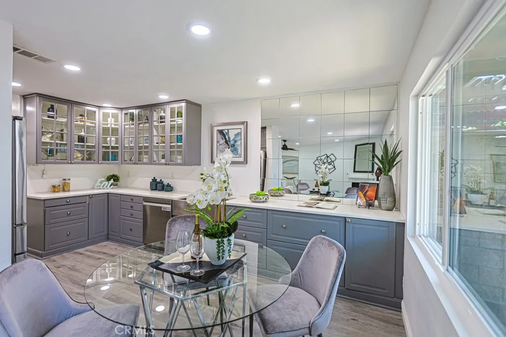 2640 W Meadowview